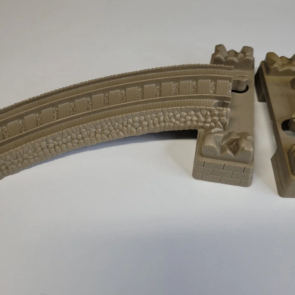Thomas Train Railway Track Pieces‎ 2009 Curved Ramp Bridge Supports Set